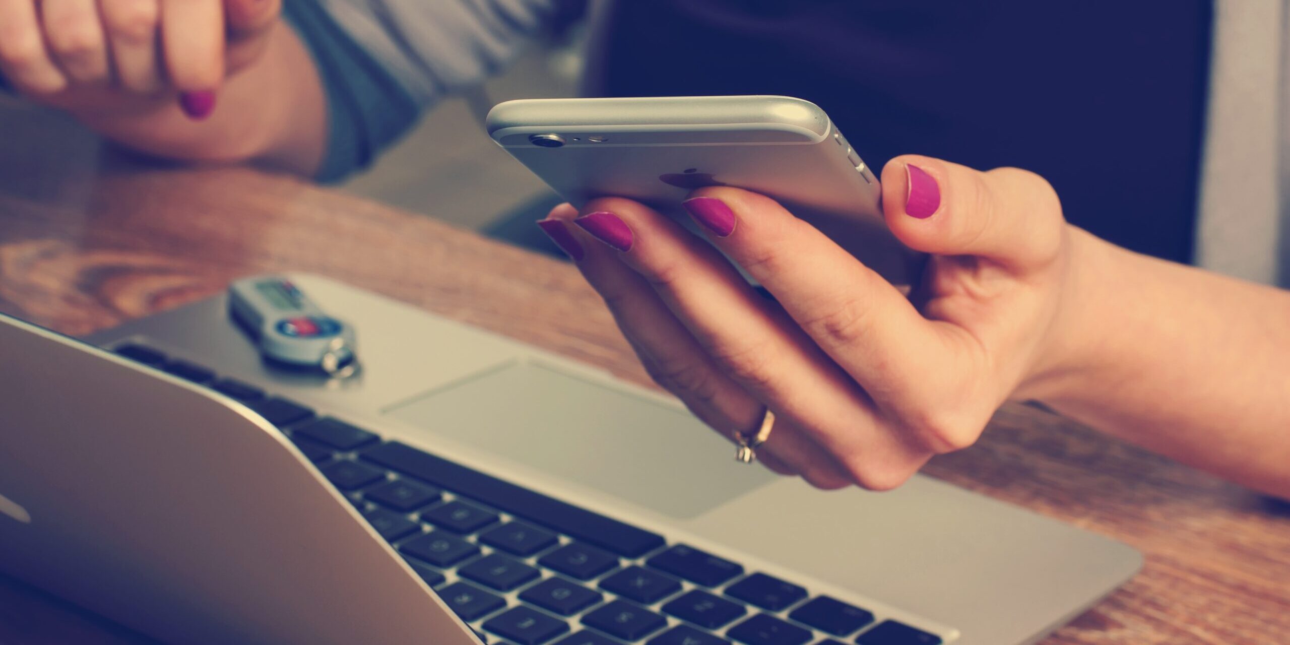 Angela Assistente Virtuale - photo by Firmbee on Unsplash