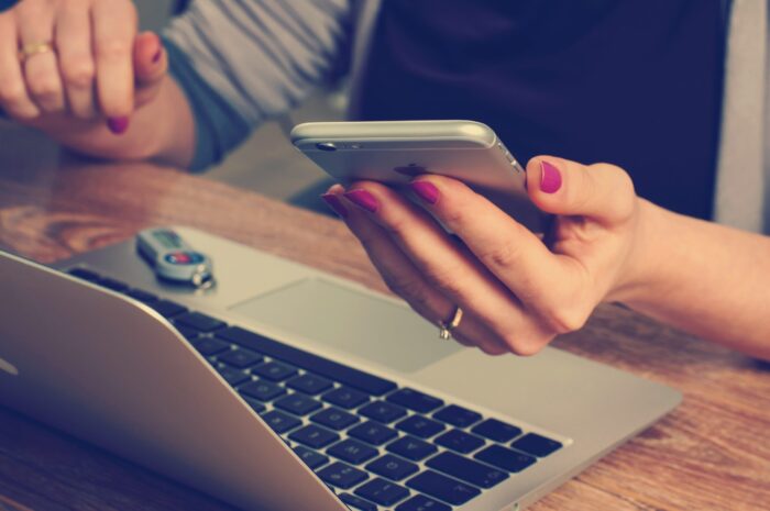 Angela Assistente Virtuale - photo by Firmbee on Unsplash